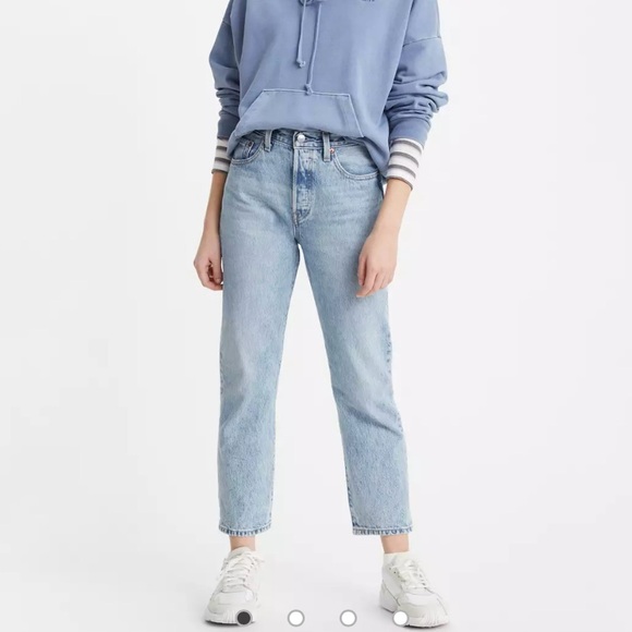 Levi’s 501 Cropped Jeans Women’s - Picture 3 of 7